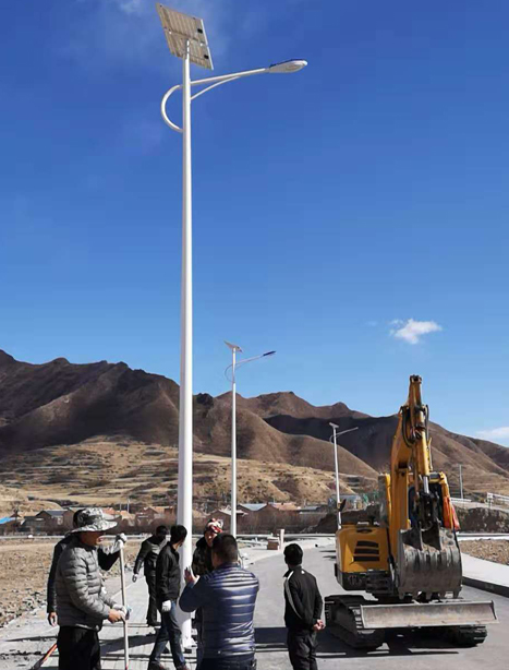 甘南碌曲10米乐都太阳能路灯项目