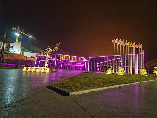 城市亮化是现代城市建设的重要组成部分，它不仅可以美化城市的夜景，还能提升城市的整体形象。随着科技的不断进步，城市亮化也得到了更多的关注和创新。本文将介绍一些关于城市亮化的创意和技术，帮助读者了解乐都城市亮化的重要性以及如何进行乐都城市亮化的规划和实施。